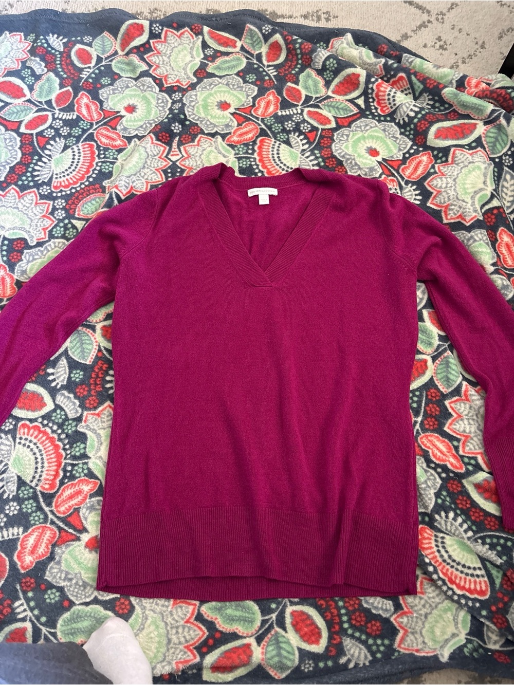 New York & Company V-Neck Sweater - Magenta